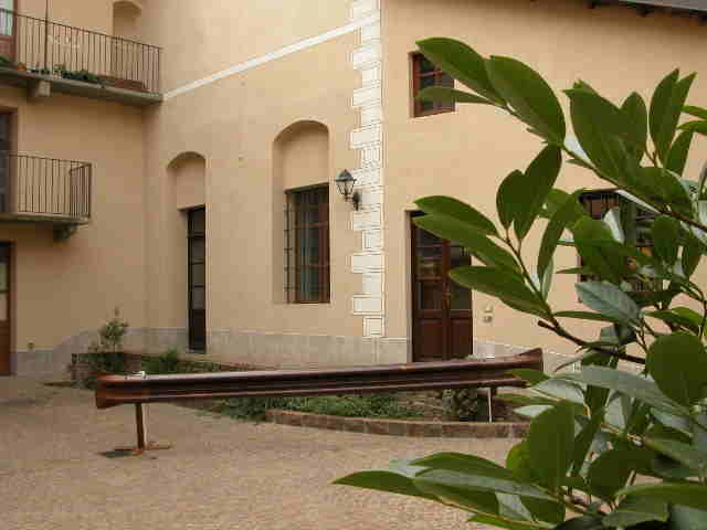 Andrea Nisbet Guard Rail Cortile della Curia